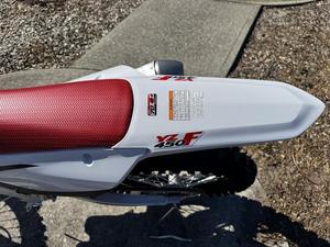 Motocyclette YZ450F 2026 Édition 70e Anniversaire - Product Image 5