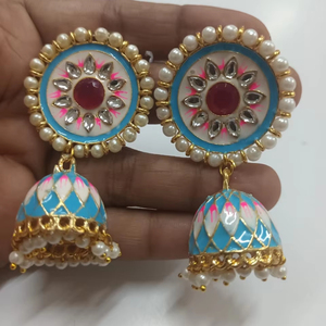 Vente en gros de boucles d'oreilles de mariée indiennes de luxe perle de boucle d'oreille en laiton à la mode pour le dîner de mariage occasions festives pour les femmes - Product Image 1