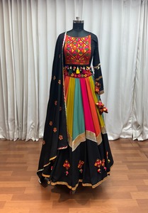 Exclusiva Colección de Lehenga Choli de Diseño Moderno para Mujer, Traje de Fiesta de Boda, Largo hasta el Suelo, Cintura Imperio, Seda de Leche, Encaje, Lazo, Estampado - Product Image 4