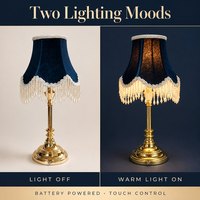 Lampe de table rechargeable vintage en velours bleu marine avec franges perlées style perle et base en métal doré