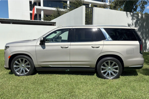 PRÊT À CONDUIRE - VÉHICULE D'OCCASION À VOLANT À GAUCHE |   Conduite à droite |   CADILLACCSS ESCALADEESS PREMIUMMSS LUXURYYSS PLATINUMMSS 2021 - Product Image 2