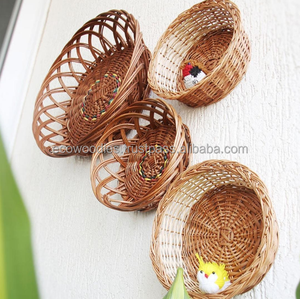 Meilleure vente panier en rotin suspendu vintage rotin naturel paniers en bambou fabriqués à la main décors de maison cadeaux tentures murales en bambou - Product Image 4