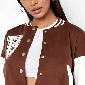 Chaqueta Clásica Letterman para Mujer con Mezcla de Tejidos Premium, Cierre de Botones a Presión y Mangas en Contraste para Looks Modernos - Product Image 5