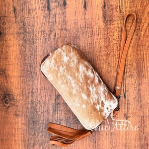 Pochette à glands en cuir de vachette fait à la main Western en cuir véritable Boho Wristlet Wallet Hair on Hide Zipper Clutch pour femmes - Product Image 1