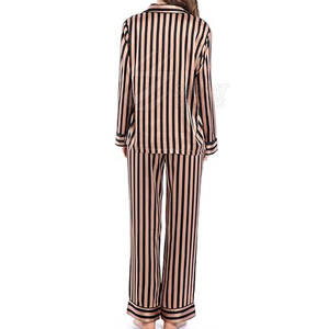 Ensemble de costume de nuit pour femmes de qualité supérieure Tissu confortable et durable pour les vêtements de nuit Ensemble de costume de nuit pour femmes avec un design élégant doux - Product Image 2