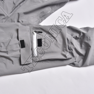 Pantalon cargo gris surdimensionné imperméable avec rangement multi-poches, taille ajustable et rembourrage chaud pour l'hiver - Product Image 5