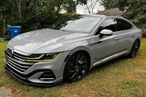 Volkswagen Arteon SEL R-Line Autobahn 2023, boîte automatique, titre propre, sans accident, faible kilométrage - Product Image 4