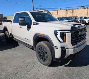 GMC Sierra 2500 HD AT4 2026 de qualité supérieure, quatre roues motrices, cabine double - Product Image 1