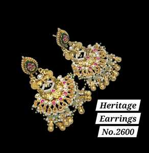 Pendientes Largos Étnicos Tradicionales Indios Chapados en Oro con Borla Grande y Perla, Joyería de Moda de Nuevo Estilo - Product Image 4