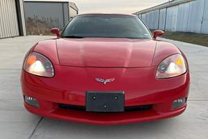 Chevrolet Corvette Coupé 2007 d'occasion, boîte manuelle 6 vitesses, quasi intacte, toit amovible, principalement d'origine texane - Product Image 2