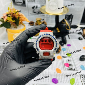 Montre Iced Out VVS Diamond avec cadran rouge, lunette bleue, boîtier argenté et bracelet rouge – Montre tendance unisexe - Product Image 1