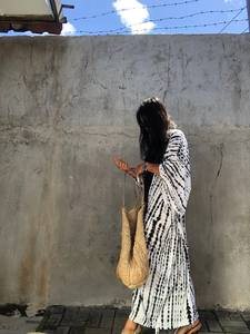 Kaftan hecho a mano Tie-Dye para estilo sin esfuerzo Bohemian Tie Dye Kaftan para elegancia casual - Product Image 3