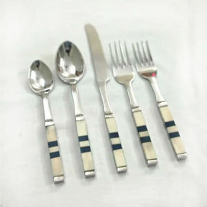 Ensemble de couverts en acier inoxydable argenté, vaisselle haut de gamme conçue pour les espaces de repas modernes, des présentations de table élégantes et un usage quotidien - Product Image 5