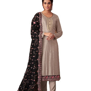 Ensemble Kurti pour femmes pour occasions spéciales, dernière collection, haute qualité, design de créateur, en soie chinon lourde, broderie et travail de sequins, par Fab Zone - Product Image 1