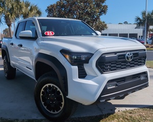 Camioneta Tacoma 2025 Usada de Buena Calidad, 4x4 TRD Todoterreno Híbrida FWD - Product Image 1