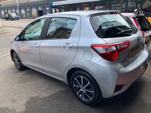 ใช้ LHD/RHD 2018 T O Y O T A Yaris 1.5 VVT-I ไอคอน TECH HYBRID - Product Image 3