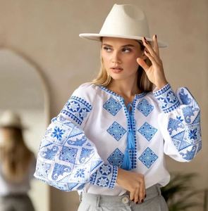 Femmes ukrainiennes grande taille brodé à la main manches élastiques réglables et chemisier à glands exquis hauts mode de haute qualité - Product Image 1