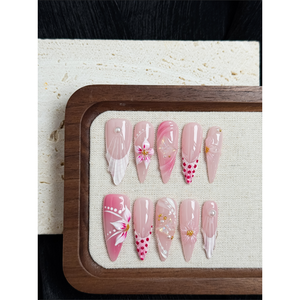 Petal Whisper Press-on Nail: Accessorio per unghie elegante e raffinato - Product Image 3