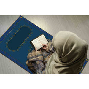 พรมละหมาดสีน้ำเงินและสีทอง: ของตกแต่งบ้านมุสลิมกันลื่น พร้อมพรมขนนุ่ม - Product Image 1