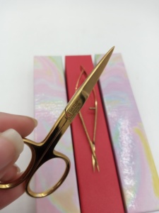 Ciseaux professionnels durables de haute qualité à ressort, en acier inoxydable doré, à lame courbée, pour bébé, ciseaux à sourcils, logo personnalisé - Product Image 6