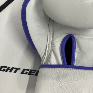 ถุงมือชกมวยสีม่วงขาวแบบใหม่ล่าสุด ดีไซน์ปรับแต่งได้ สายรัดปรับระดับได้ สำหรับมืออาชีพ เหมาะสำหรับการฝึกซ้อมมวยไทย - Product Image 2