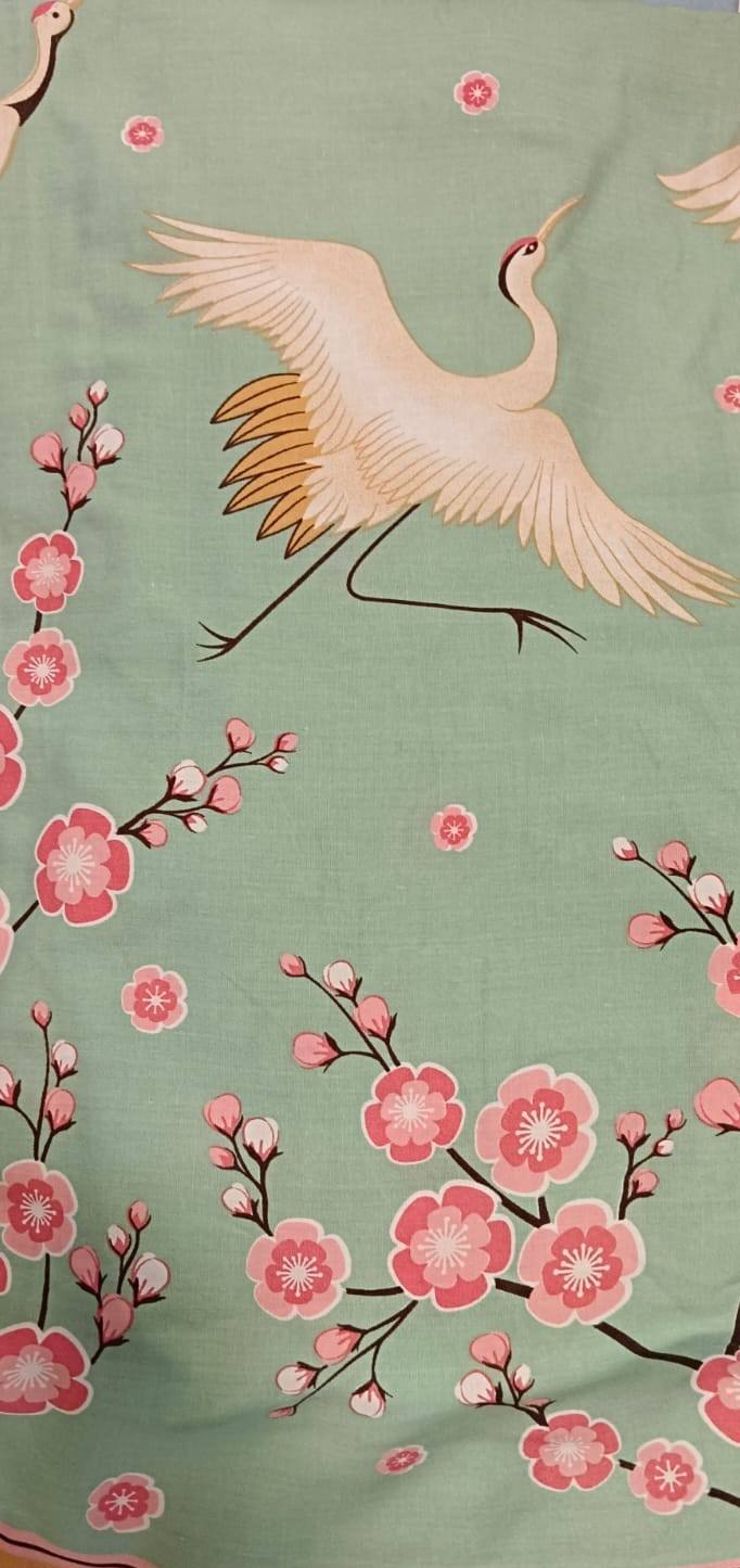 มีสีเขียวขุ่น