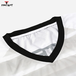 Vêtements de football de conception personnalisée professionnelle Ensemble en coton imprimé avec logo de sublimation pour adultes fabriqué au Pakistan - Product Image 2