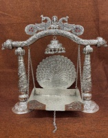 Nouveauté : Jhoola en laiton traditionnel plaqué argent, design paon, pour la décoration de la maison et du Mandir