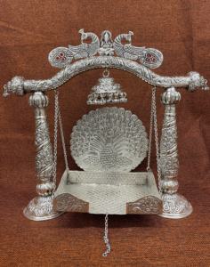 จุลีดีไซน์รูปนกยูง ชุบเงิน งานโลหะแบบดั้งเดิม สำหรับตกแต่งบ้านและมณฑิษฐ์  สินค้ามาใหม่ - Product Image 2