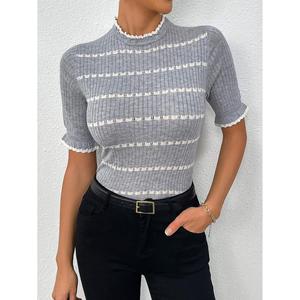 Pull en tricot de soie à imprimé cerises vintage pour femme - Col montant, manches courtes, côtelé - Product Image 2