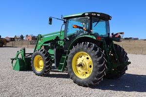 รถแทรกเตอร์ล้อยาง 2014 6140R MFWD  4WD พร้อมที่ตักด้านหน้า รถแทรกเตอร์อเนกประสงค์สำหรับฟาร์ม  ห้องโดยสารแบบปิด  เครื่องจักรกลการเกษตร - Product Image 4