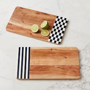 Tabla de servir de madera de acacia hecha a mano con incrustaciones de resina geométrica, tabla de cortar decorativa moderna de 2 tonos con mango para Cocina - Product Image 2