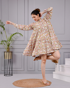 Vestido Corto de Algodón Estampado a Mano para Mujer |   Vestido Mini Floral con Vuelo |   Ropa Casual y de Resort India para Venta al por Mayor - Product Image 3