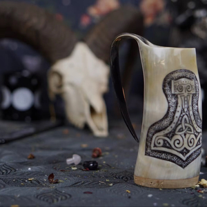 Mug en corne de buffle authentique et écologique, fait à la main, de qualité alimentaire, style médiéval, religieux, Feng Shui, mug à bière animal - Product Image 1