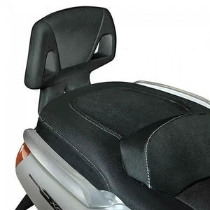 Appuie-dos passager en plastique et cuir Givi TB50 pour moto Yamaha XC300 Versity 03-07 sans top-case - Product Image 1