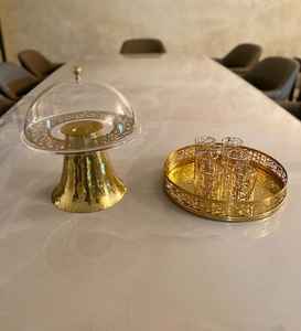 Plateau couleur or en métal avec couvercle décor à la maison plateau de service alimentaire serveur de nourriture de la plus grande qualité par Tahura exportateurs fournisseurs - Product Image 1