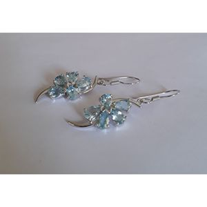 Pendientes de Topacio Azul Cielo para Mujer Shah Gems, Plata de Ley 925, Diseño de Flor Moderno con Diamante Tallado en Pera y Perla - Product Image 4