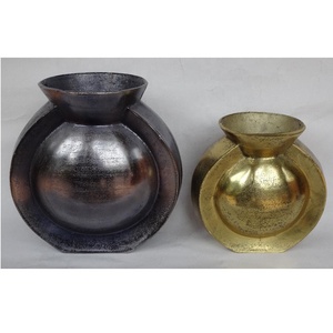 Jarrones decorativos de aluminio con acabado negro de latón antiguo de estilo rústico en bruto de alta calidad, jarrón de mesa moderno, precio al por mayor - Product Image 2