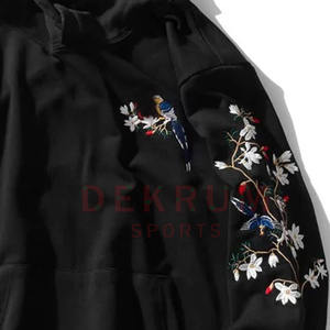 เสื้อฮู้ดปักลายสำหรับผู้หญิง ฤดูหนาว พร้อมโลโก้ด้านหน้า สีและโลโก้ปรับแต่งได้ ระบายอากาศได้ดี แขนยาว สไตล์สตรีทแวร์ - Product Image 4