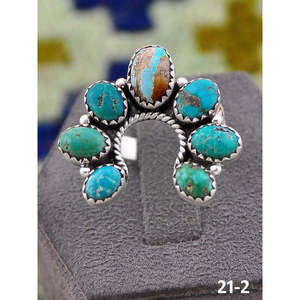 Bague artisanale en argent sterling du sud-ouest avec ruban émeraude et sertissage Royston & Bezel, idéale pour un cadeau - Product Image 1