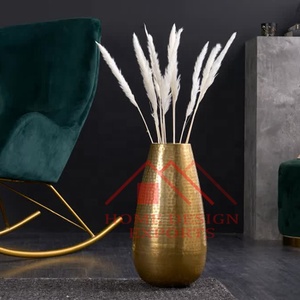 Florero hecho a mano de diseño martillado en florero decorativo de mesa con acabado dorado a precio mayorista Best Seller - Product Image 3