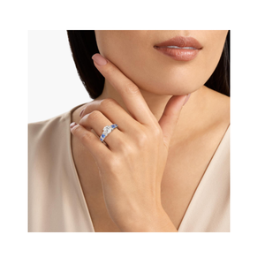 Anillo de Compromiso de Diamantes Personalizable de Plata de Diseño Elegante de Estilo Antiguo Inspirado en lo Vintage con un Toque de Joyería Atemporal - Product Image 4