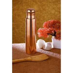 Elegante botella de agua de metal de cobre con detalles artesanales Axioma Acentos para el hogar Propiedades ayurvédicas para el bienestar diario - Product Image 1