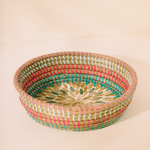 ตะกร้าสานมุกฝังหญ้าทะเลทรงกลมธรรมชาติสำหรับตกแต่งบ้านทำจากเวียดนาม - Product Image 1