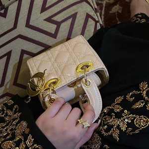 Vente en gros d'abayas de luxe personnalisées et élégantes pour femmes, Inde, soie islamique, anti-rides, robe longue modeste, vêtements musulmans élégants de créateur - Product Image 4