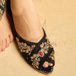 Khussa de Terciopelo para Mujer Fabricada en Pakistán, Hecha a Medida, de Alta Calidad, Estampada, Antideslizante, con Entresuela Antideslizante, a la Moda - Product Image 5