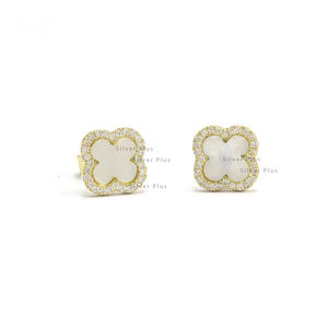 Meilleures ventes de clous d'oreilles fleuris en or jaune 14 carats avec nacre et diamants SI qualité H couleur vente en gros - Product Image 3