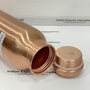 Botella de agua de cobre liso con acabado mate de 950ml, ecológica y portátil para uso en exteriores o en la oficina, personalizable. IEI 10 - Product Image 5