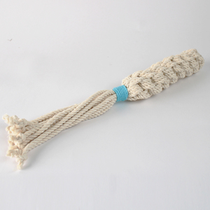 Juguete para perros de cuerda de algodón trenzada con borlas, ideal para actividades interactivas de sacudidas, tirones y estimulación. - Product Image 3