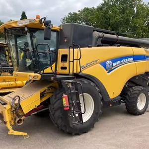 NEW HOLLAND Cosechadora Agrícola Usada Nueva Case IH 9230 y 8240 de 4 Hileras para Maíz de Alta Capacidad MASSEY FERDINAND - Product Image 2